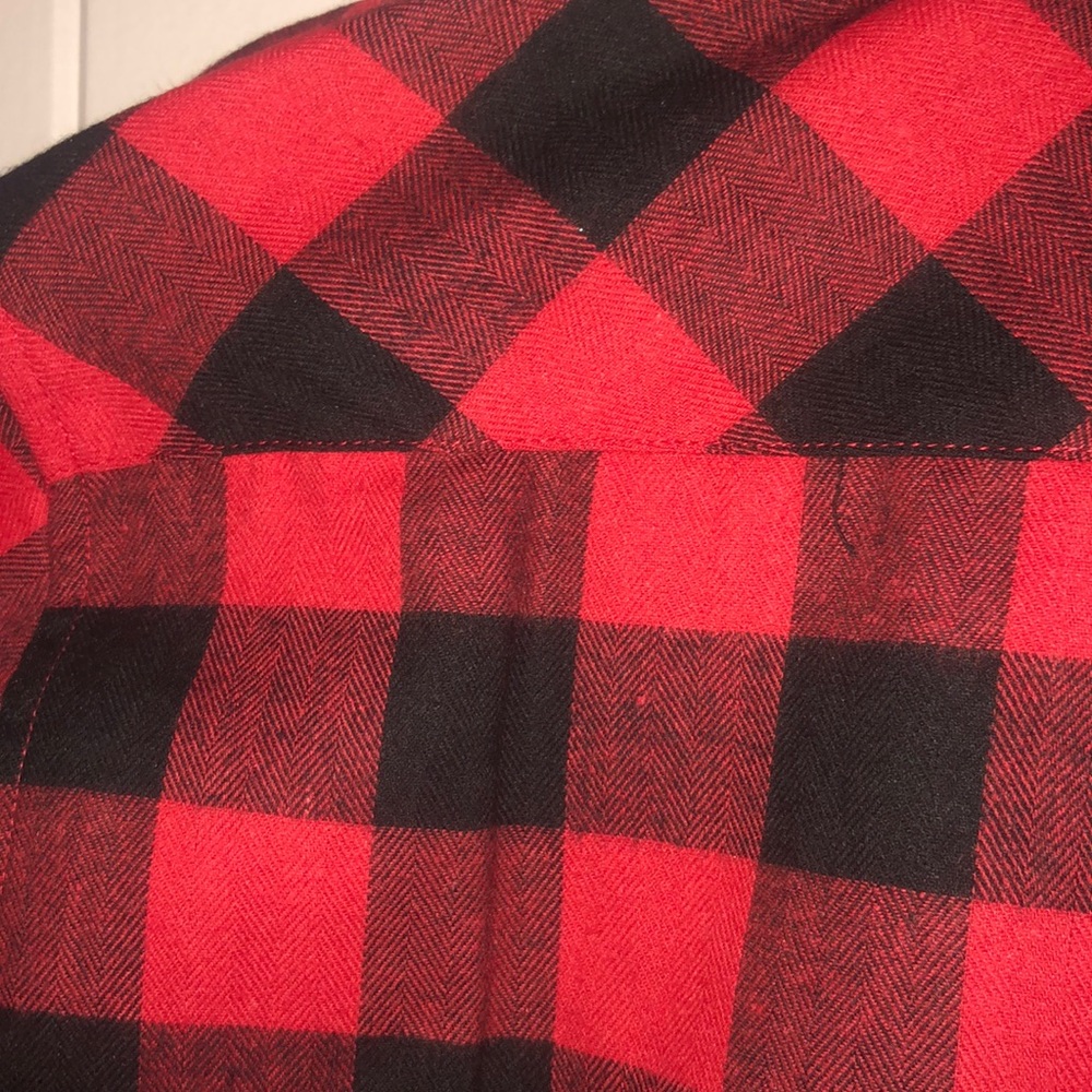 🌺4/$20 or 5/$25🌺Red & Black Plaid Flannel Long Sleeve - Picture 6 of 8